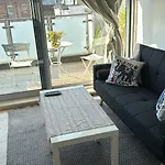 Bright And Airy Islington Apartment