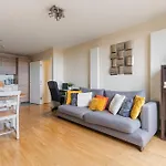 Stratford Skyview Apartment