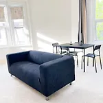 Welcome 2 Bedrooms Flat In Wimbledon