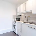 Stunning 1Bed Flat With Balcony - 5 Mins To Station