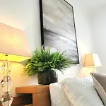 London Retreat-2 Bedroom House Parking & Garden