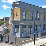 Exquisite 3Br Duplex Period Conversion, Air-Con & Amenities