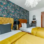 HUGE THAMES VIEW LUXXE NOMAD DESIGN Home