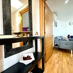 Chic 1 Bedroom Apartment Central London By Wild