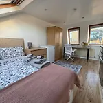 Studio Room, Nice View And Great Price In Hammersmith