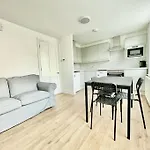 Amazing Spacious 2 Bed Apart