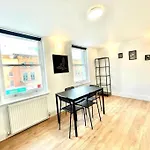 Amazing Spacious 2 Bed Apart