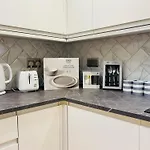 Fully Furnished Duplex Apartment In Askew Road