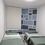 London Stratford 4 Bedroom Stay