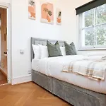 Chic 1-Bed Flat With Terrace In Notting Hill W10