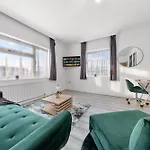 Green Hype - 10 Mins To Stadium - Sleeps 8