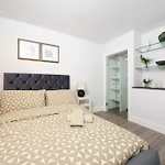 Modern 2 Bedroom Flat Near Tower Bridge