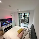 Luxury Apartment By City Airport