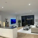Luxury Apartment By City Airport