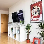 Whitechapel Two Bedroom Luxury Apartment - Free Private Parking - City Views
