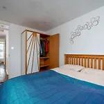 Bright Spacious 2 Bedroom Flat In Zone One