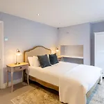 Two Bed Notting Hill Gem
