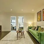 New Stylish 2 Bed 2 Bathrooms Flat Next To Canal