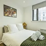 New Stylish 2 Bed 2 Bathrooms Flat Next To Canal
