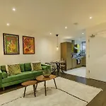 New Stylish 2 Bed 2 Bathrooms Flat Next To Canal