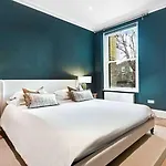 Spacious And Bright 4 Bedroom Flat