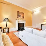 Elegant Victorian Flat Near Chelsea Embankment