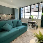 Cute 1-Bedroom Ground Apartment In Stoke Newington