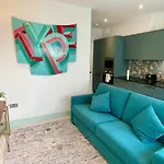 Cute 1-Bedroom Ground Apartment In Stoke Newington