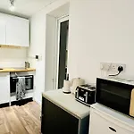 Stay In London - Central London 30 Minutes - Wimbledon 14 Mins