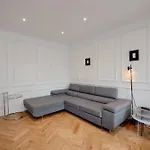 Wembley London Lovely 6 Bed House Sleeps Up To 14