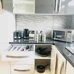 Bethel Suite Canning Town - Free Parking