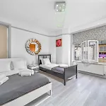 Brilliant 6 Bed Flat In London