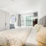 Spacious 3-Bedroom With Stunning Battersea Views