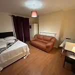 Beautiful Private Double Room In A Shared 3-Bedroom Apartment Minutes Walk From Bethnal Green