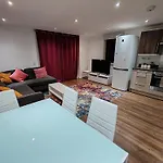 London Apartment With Wembley View
