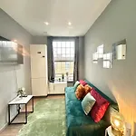 Spacious 3 Bedroom Flat In Kings Cross, St 159