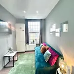 Spacious 3 Bedroom Flat In Kings Cross, St 159