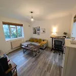 Stylish And Well Equipped Flat In Stockwell