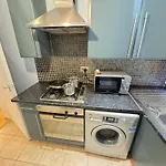 Cozy Two Bedroom Apartment In Central London