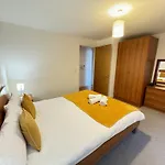 Cosy Modern Tower Bridge Apartment