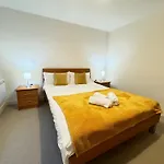 Cosy Modern Tower Bridge Apartment