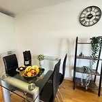 Cosy Modern Tower Bridge Apartment