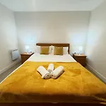 Cosy Modern Tower Bridge Apartment