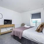 Elegant Mayfair Apartment 5