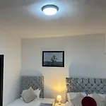 Tower Bridge Roomzzzz Bnb