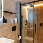 Central London Ensuite, Exclusive Experiences
