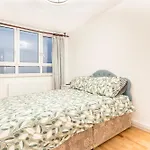 Central London 2-Bed Apartment With London Eye, Big Ben & Sunset Views