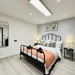 Goldersgreen Apartments By Sleepy