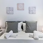 Modern Three-Bedroom Flat In Paddington