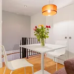Modern 1Br Duplex Near Monument